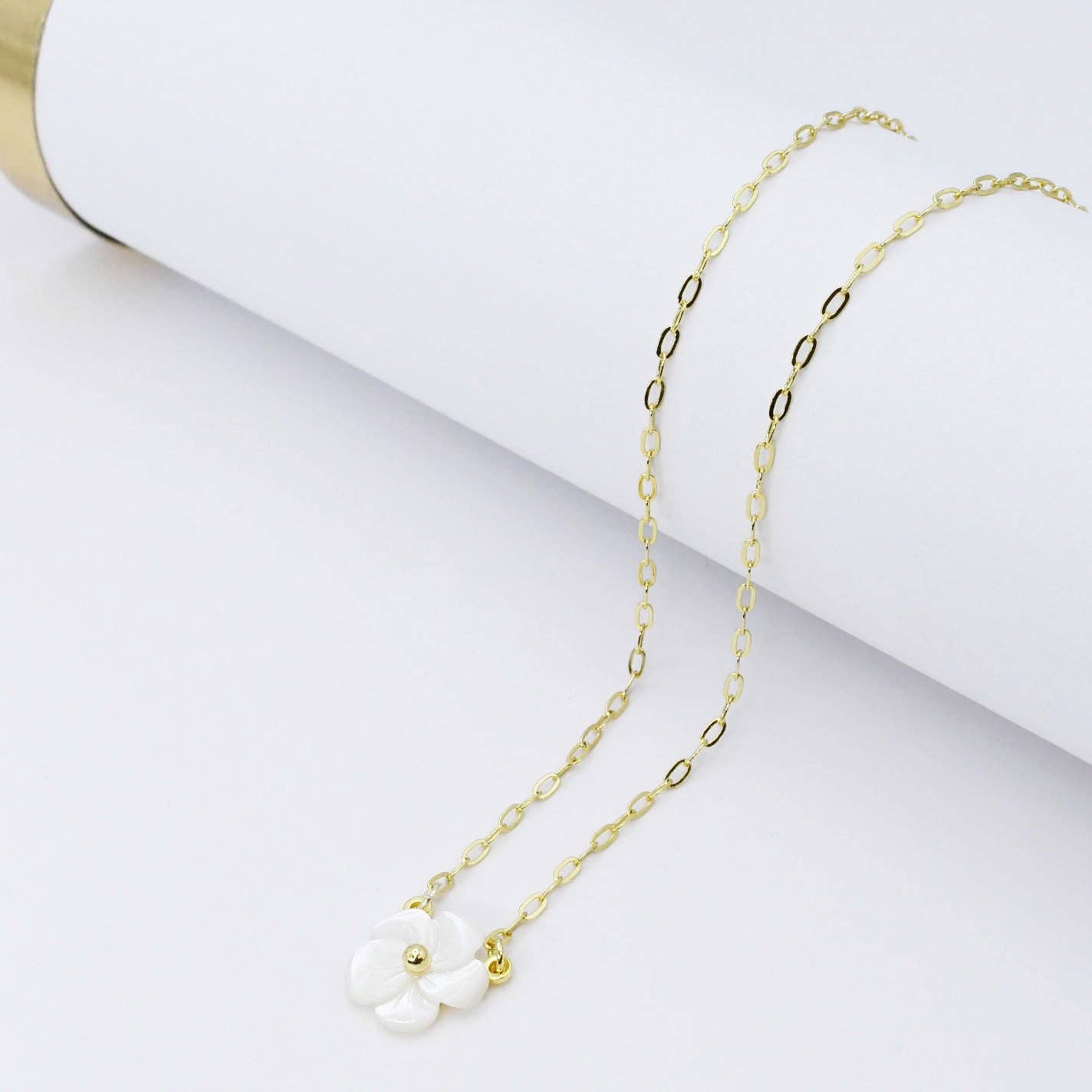Flower Mother of Pearl Necklace