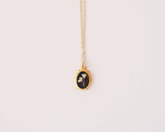 Beaded Oval Pressed Flower Necklace: Black